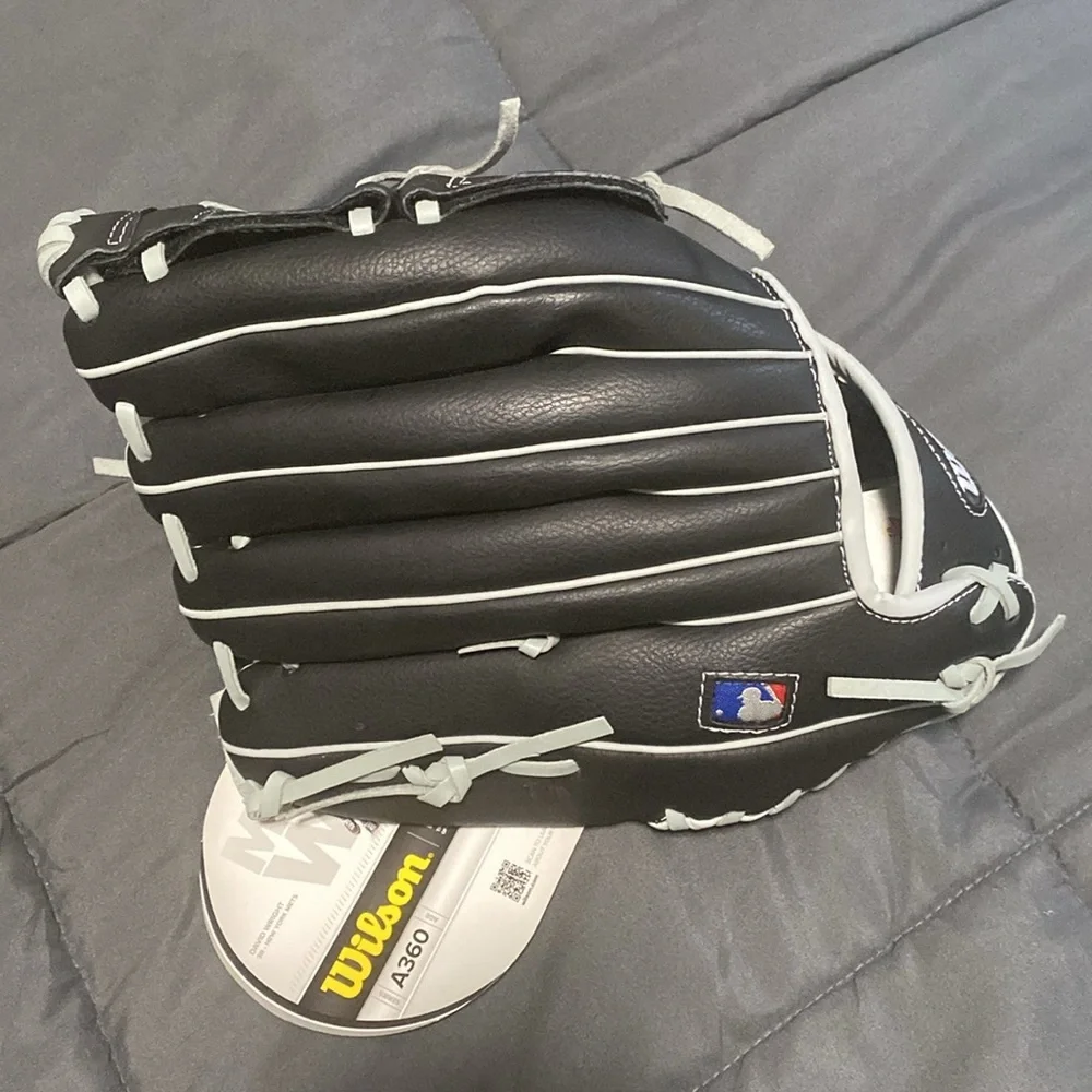 NWT Wilson A360 Youth Black Baseball Glove - Picture 3 of 8